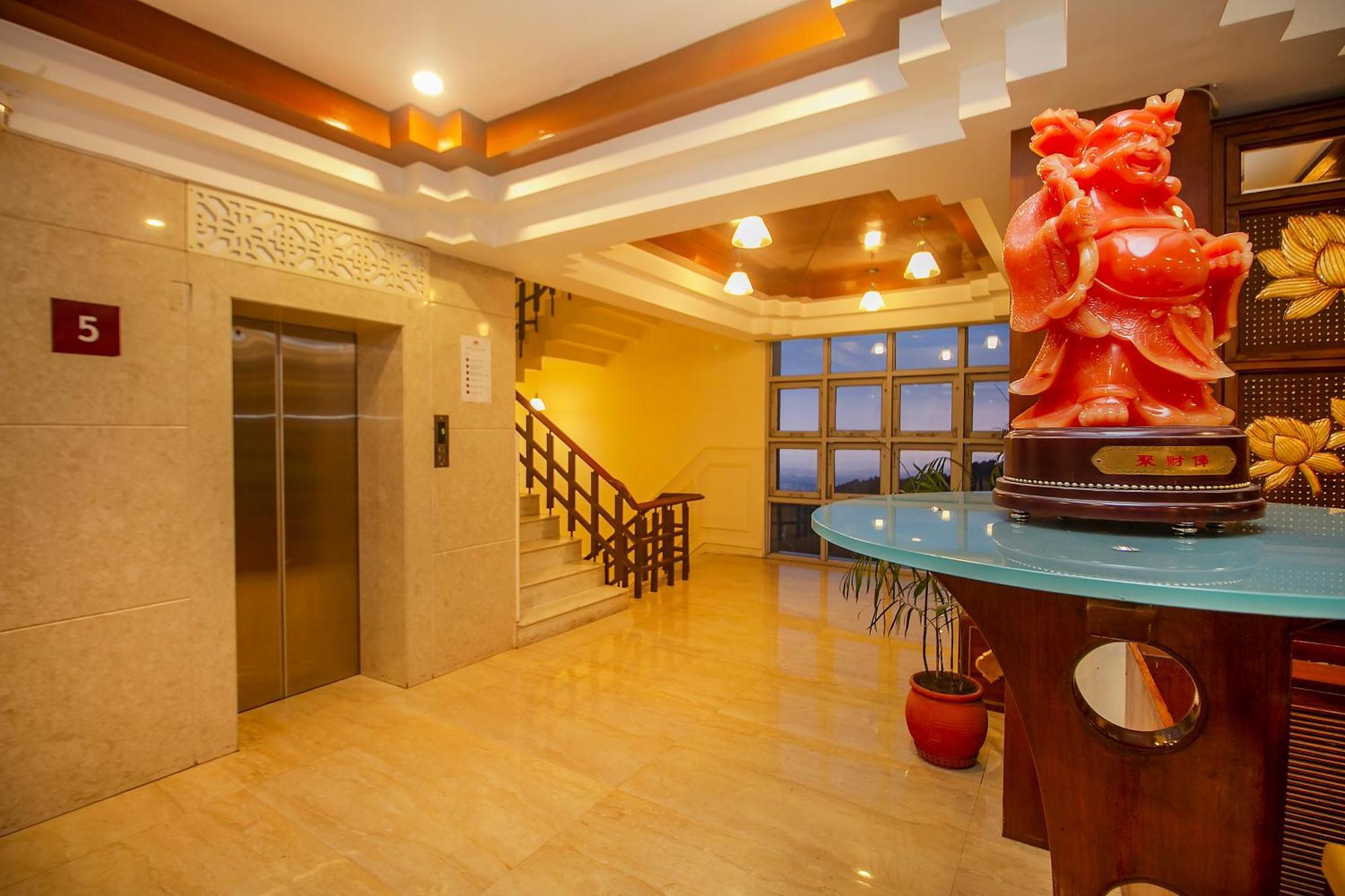 Amritara Surya, Mcleodganj, Dharamshala Otel Dış mekan fotoğraf
